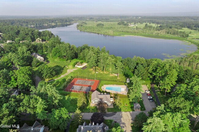 Building Photo - 19 Sarazen St