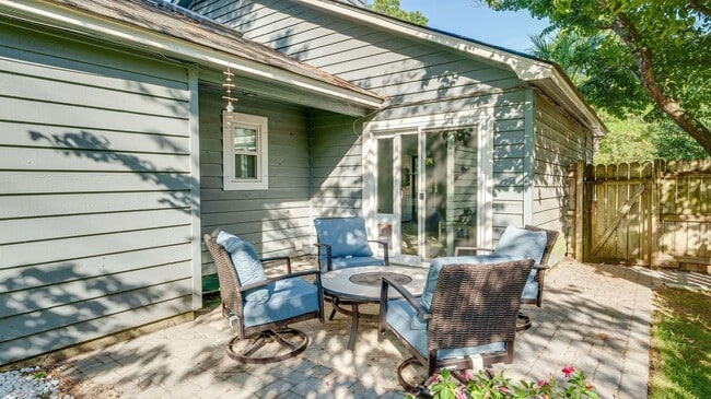 Building Photo - 3 bedroom 2 bathroom house in Chelsea Park...