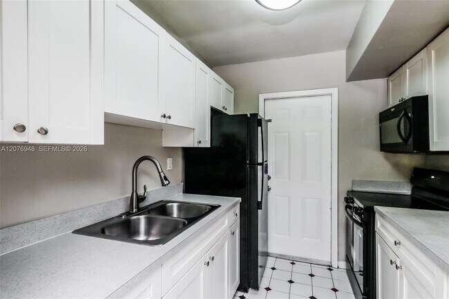 Building Photo - 3430 N 72nd Terrace