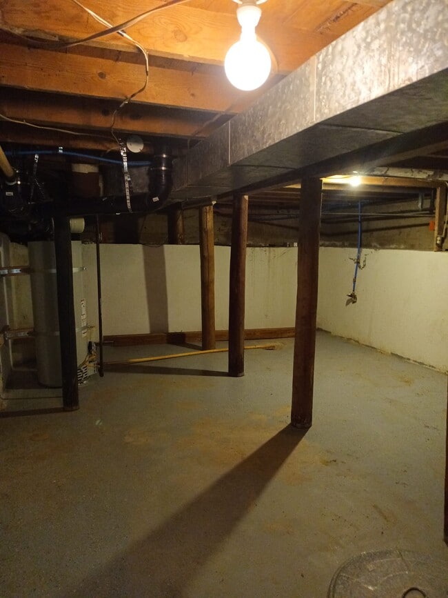 Building Photo - 2836 Canyon Rd