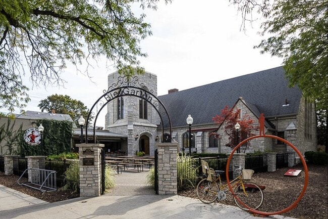 Building Photo - 837 Beaconsfield Ave
