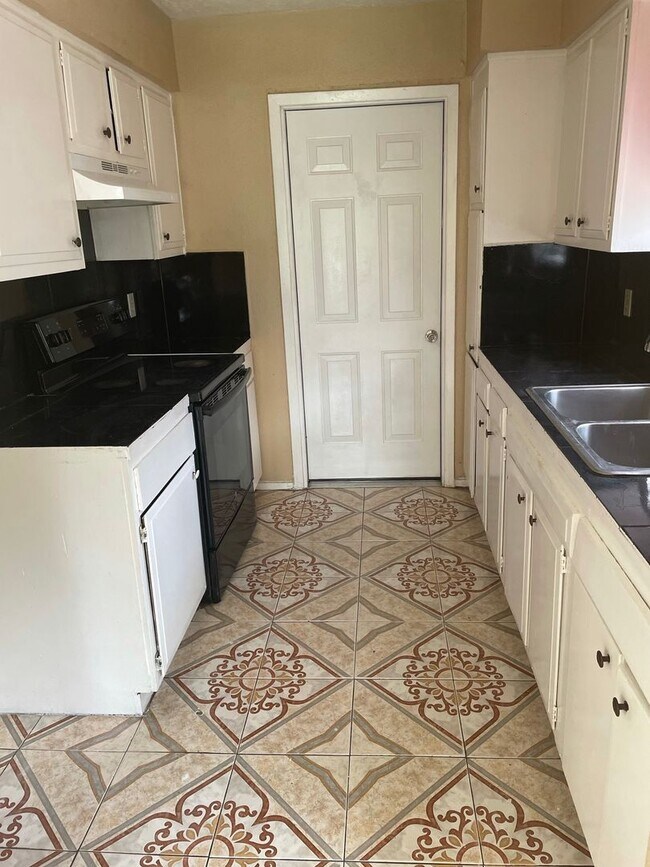 Building Photo - 3 bedroom / 2bath home in Southwest Houston.