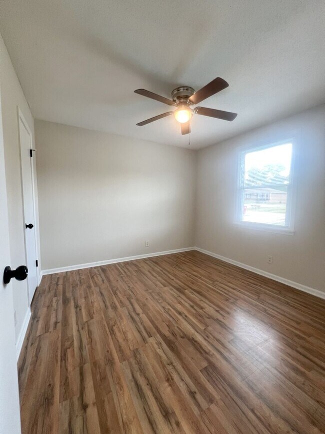 Building Photo - 109 Tandy Dr