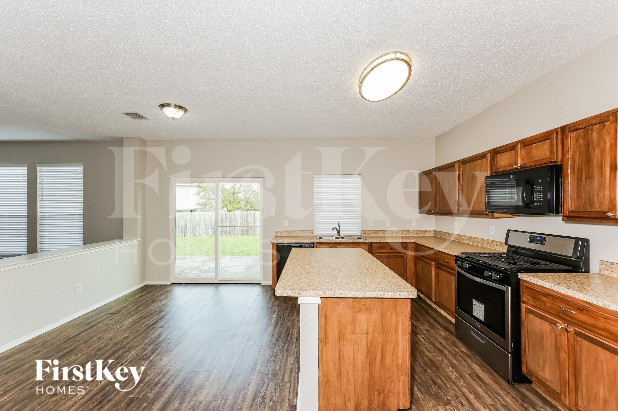 Building Photo - 7425 Snow Ridge Dr