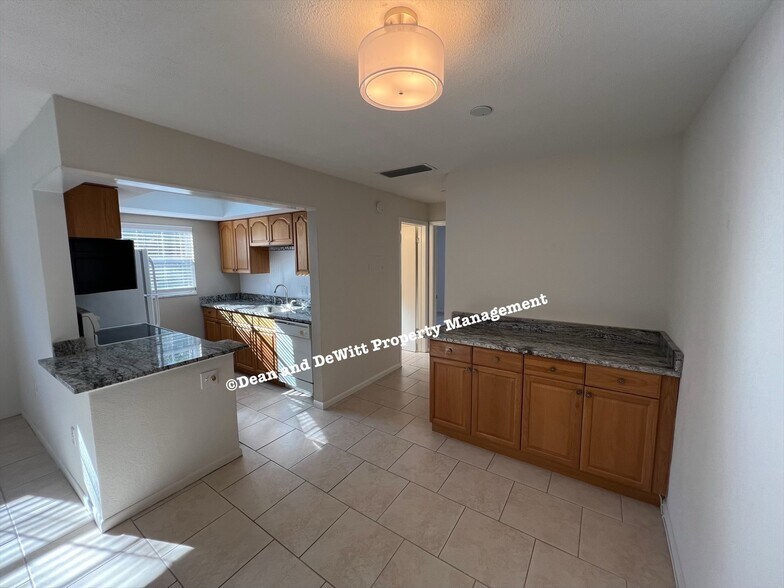 Building Photo - 1 Bed/1 Bath - Unit 212