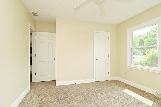Building Photo - 10 Acre Scottsville Farmette - Bring Your ...