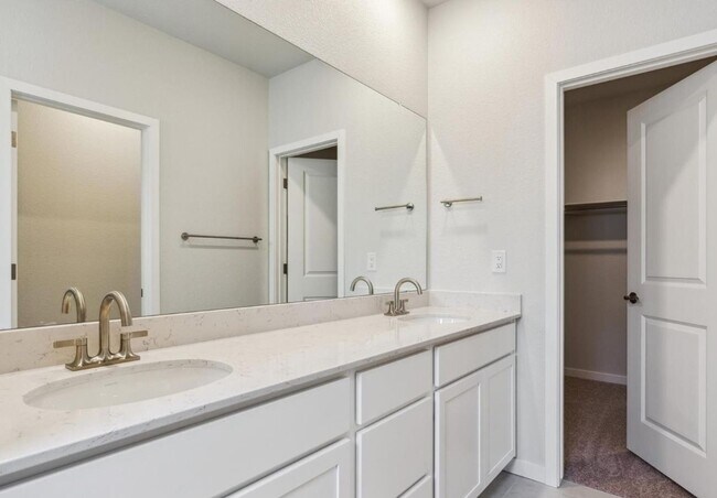 Building Photo - Alder Creek Duplex - 3bd 2.5ba 2,705sq.ft. Built in 2025