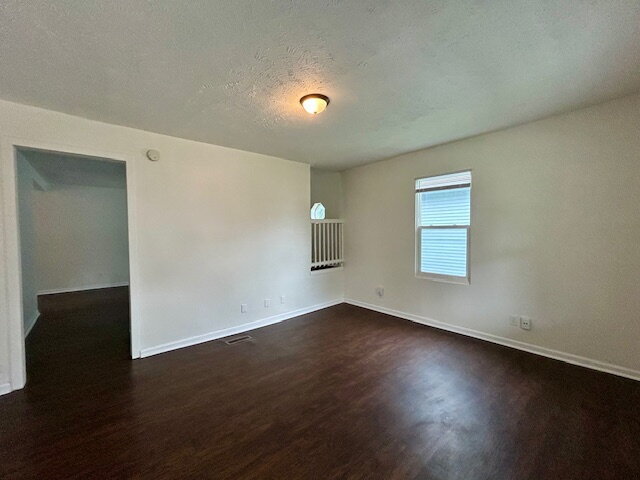 Building Photo - Charming 3 Bedroom 2 Bath House in Center Township!