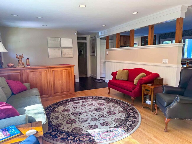 Building Photo - 3BR RANCH BRUNSWICK SEASONAL FURNISHED