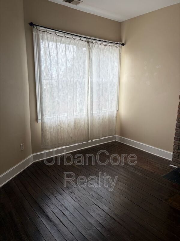 Building Photo - 2410 Cedar St