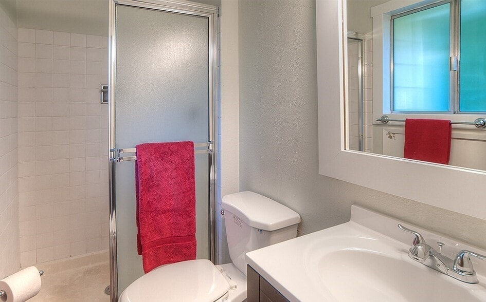 Master bath - 8015 172nd Ave NE