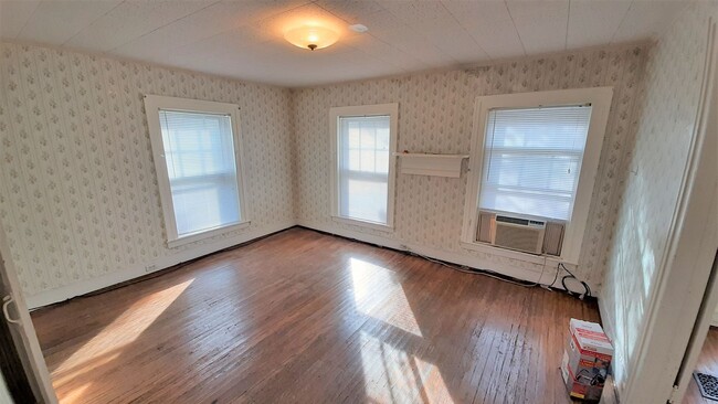 Building Photo - 405 N Aurora St