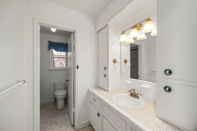 Building Photo - 1030 Lehman St