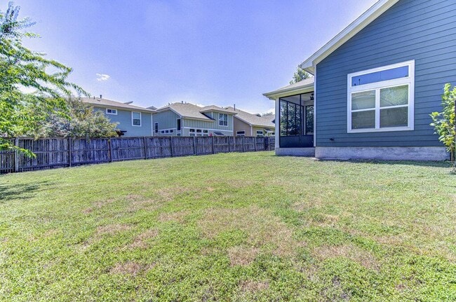 Building Photo - 2117 Maxwell Ln