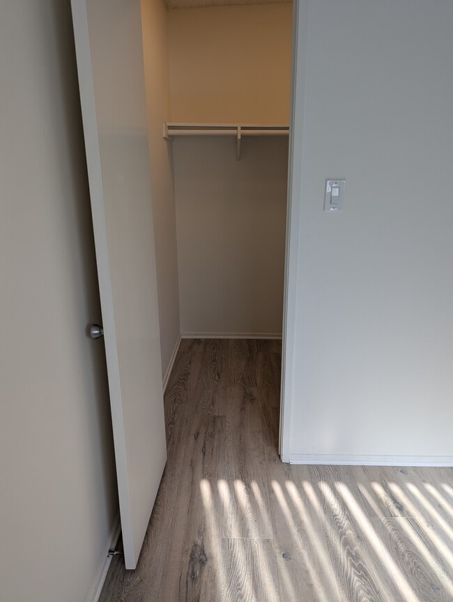 Walk in closet - 2960 W 235th St