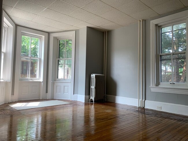 Building Photo - 270 N York St
