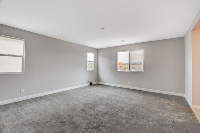 Building Photo - Stylish 3-Bedroom Home with Upgraded Kitch...