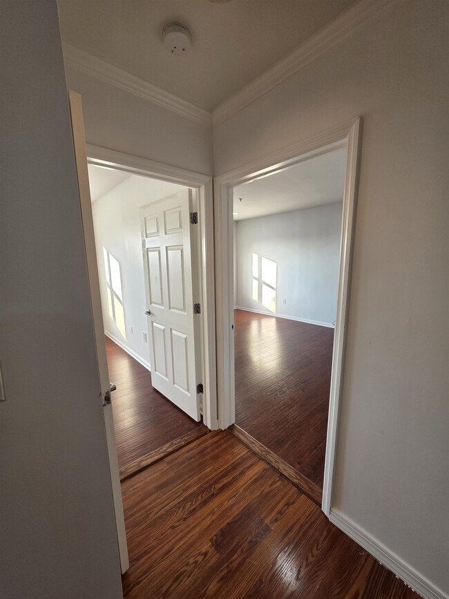 Building Photo - 8915 Bergenwood Ave