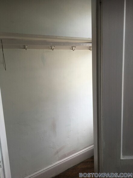 Building Photo - 28 Sidlaw Rd