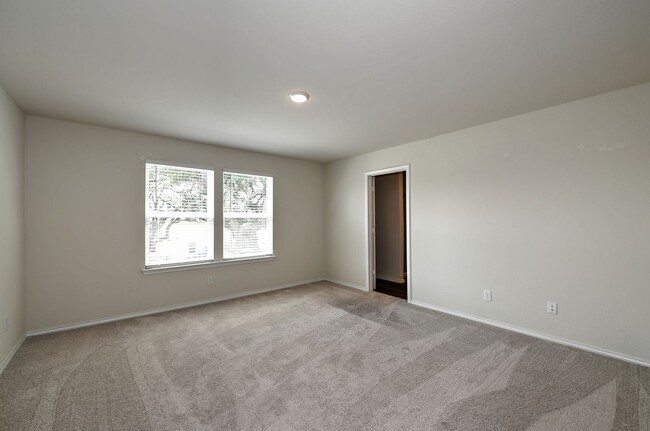 Building Photo - 4 BEDROOM  |  LOFT  |  3 BATH  |  4th BEDR...