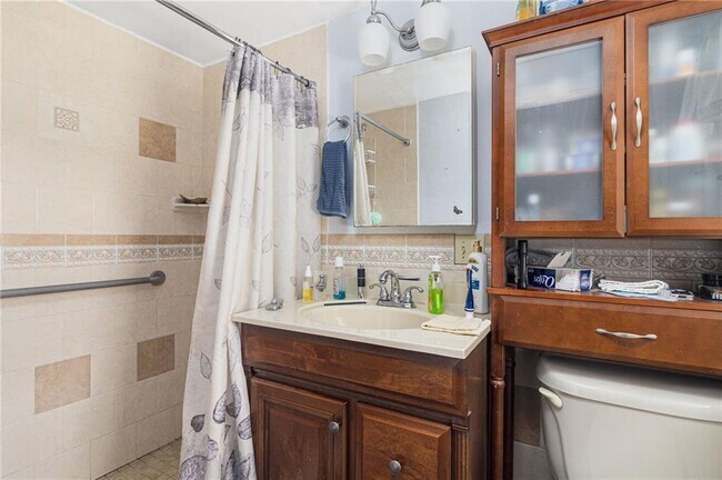 Building Photo - 27 Westwood Dr