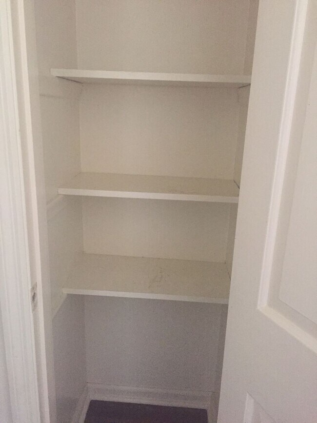 Building Photo - 3340 Pinewood Ave