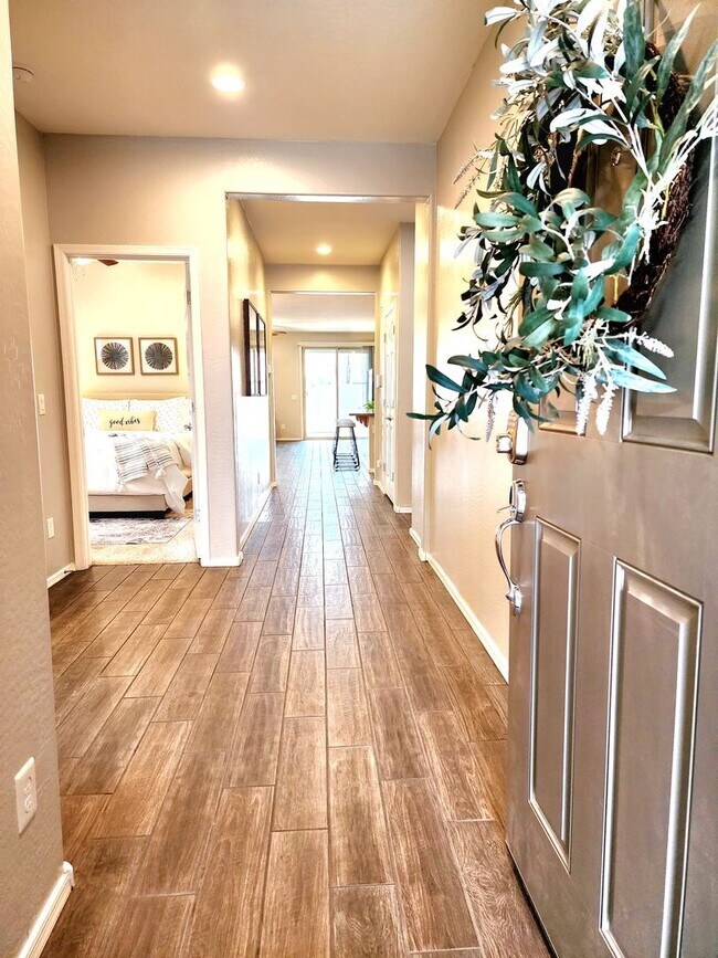 Building Photo - FULLY-FURNISHED 4/Bed 2/Bath in LAVEEN