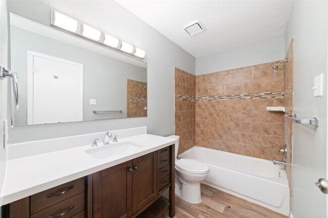 Building Photo - 10522 Northview Dr