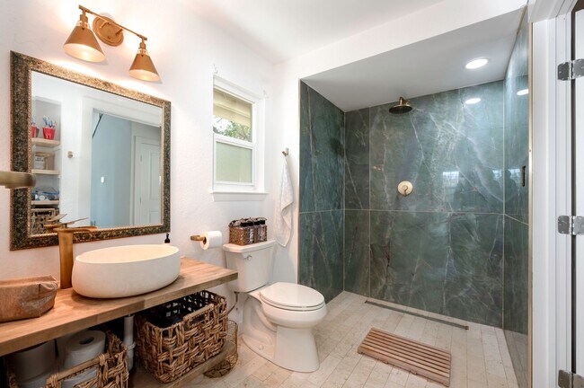 Building Photo - Extravagant 5 Star Vacation Home - Your Private Retreat in Hill Country, Wimberley Texas