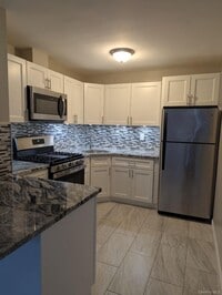 Building Photo - 9 C Hemlock Dr