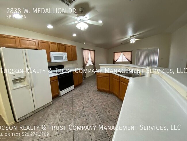 Building Photo - 2838 W Medallion Dr