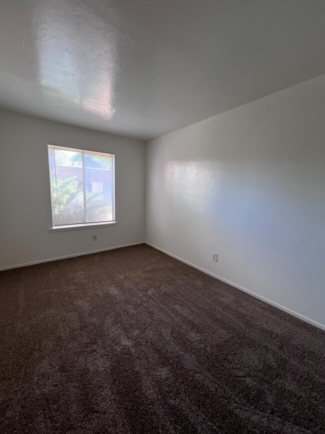 Building Photo - 471 Minnewawa Ave