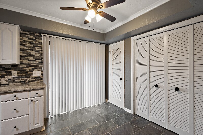 Building Photo - 27 Park Crest Pl