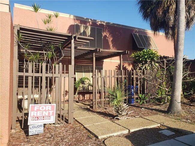 Building Photo - 1520 Hammock Ln