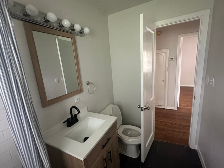 Bathroom - 5103 N Beaver Ave