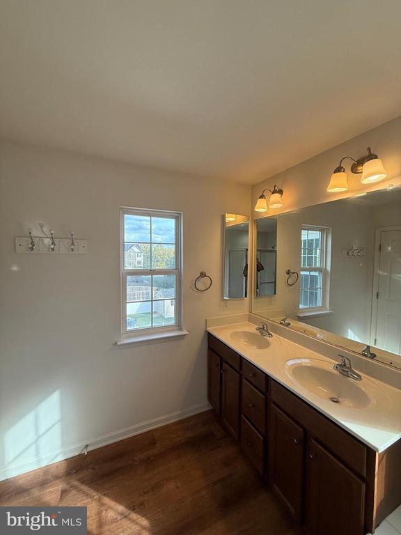 Building Photo - 120 Woodman Ct