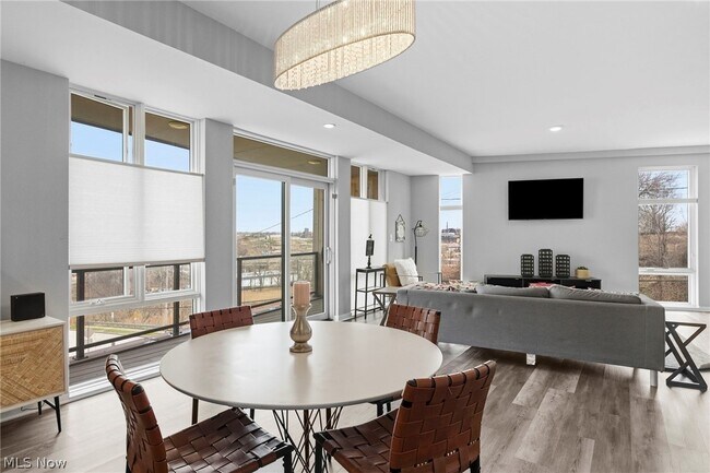 Building Photo - 402 Jefferson Ave