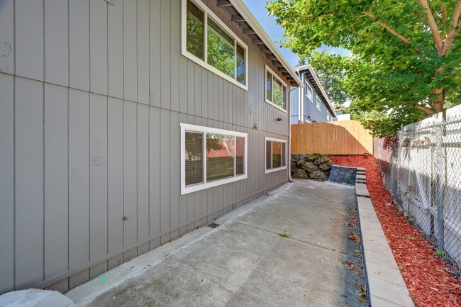 Building Photo - 3BR 2BA Spacious Unit in Federal Way