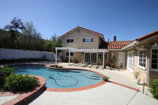 Building Photo - 186 Poplar Crest Ave