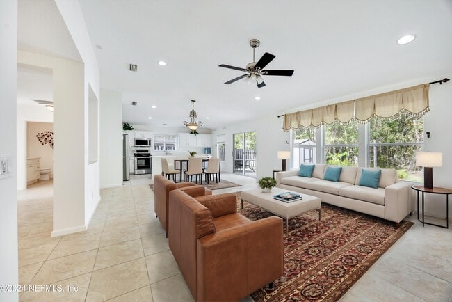 Building Photo - 657 MacKenzie Cir