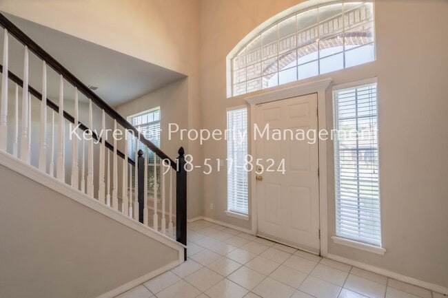 Building Photo - Beautiful 4 Bed 2.5 Bath Rental in Tulsa!