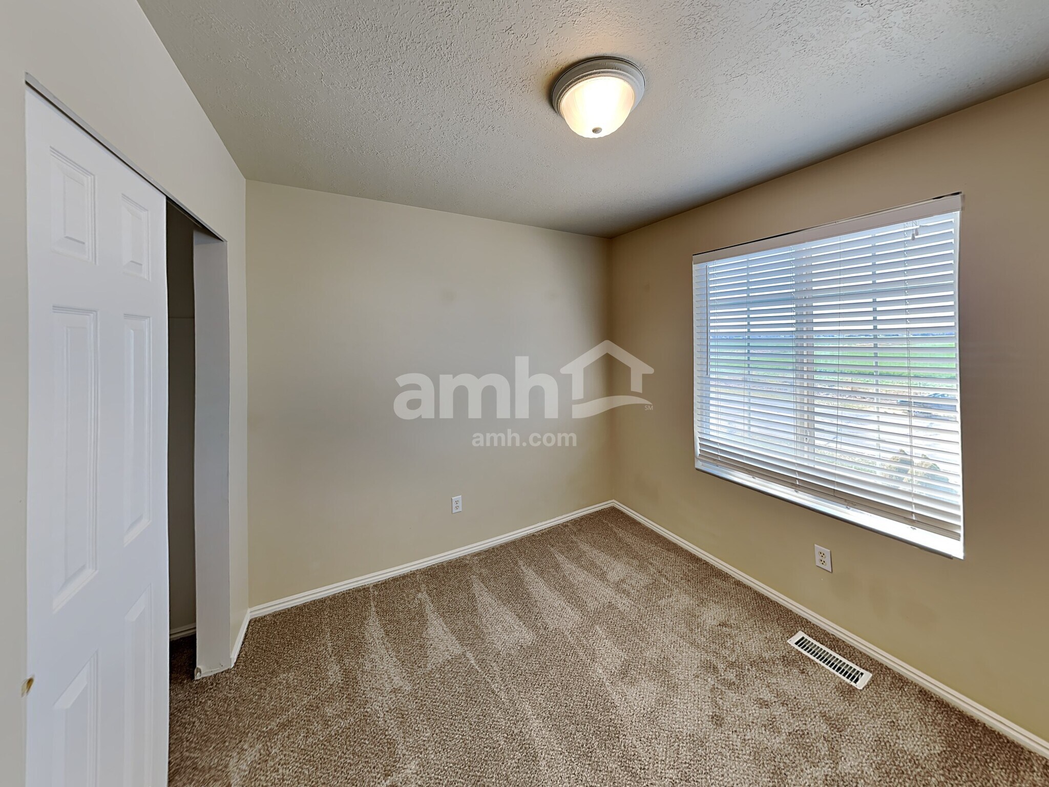Building Photo - 2397 S 3000 W