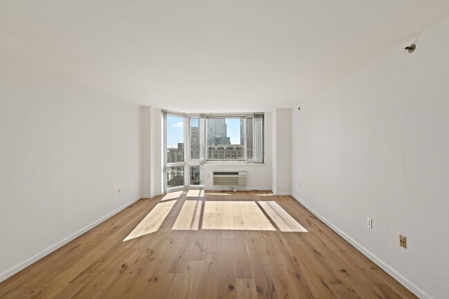 Building Photo - 20 2nd St