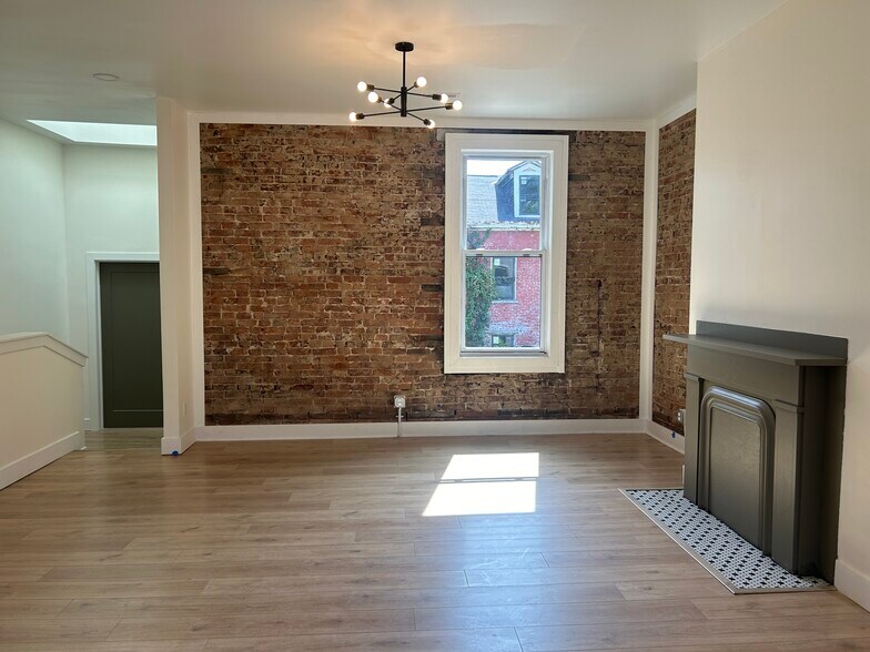 Building Photo - 2018 Forbes Ave