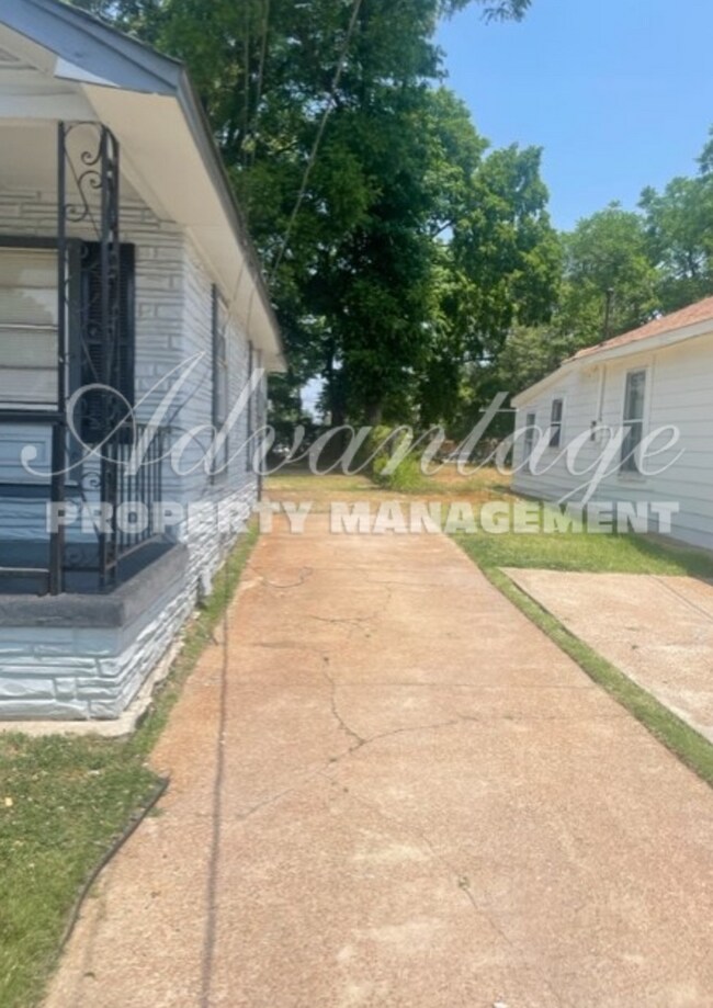 Building Photo - Very Nice Newly Rehabbed Home in North Mem...
