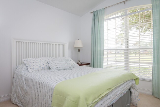 Building Photo - Beautiful Fully Furnished 4 Bedroom 3 Bath...