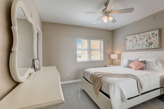 Building Photo - 2650 Lake Shore Dr