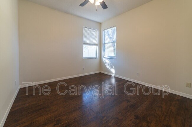 Building Photo - 423 Heather Hills Dr