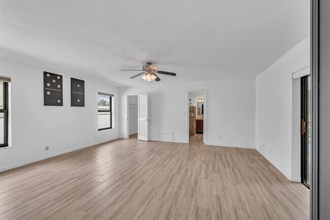 Building Photo - 303 NW 105th Terrace
