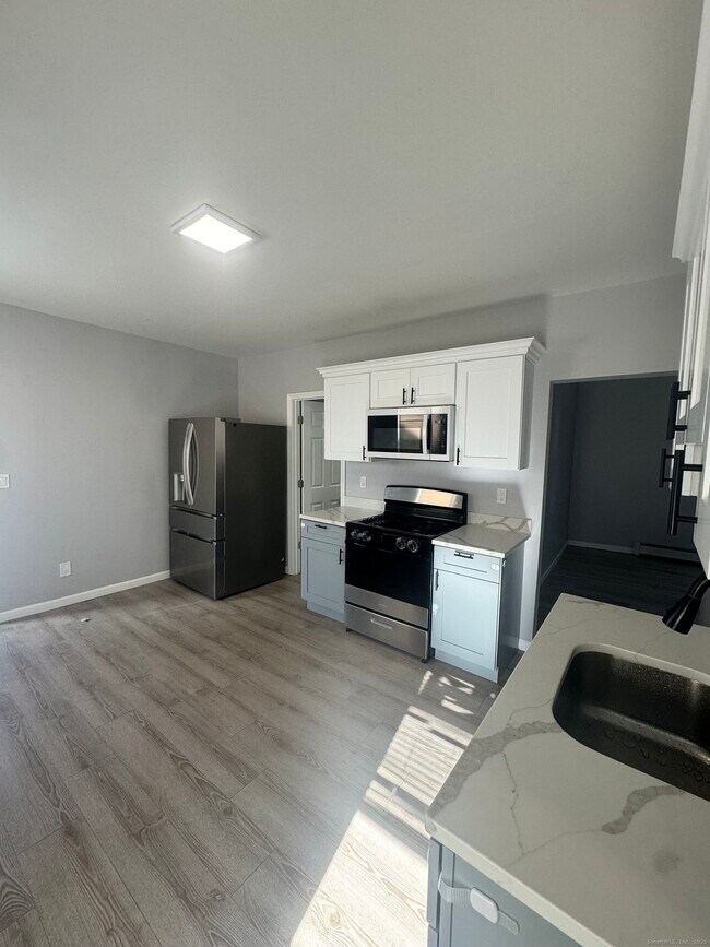 Primary Photo - 290 Orange St